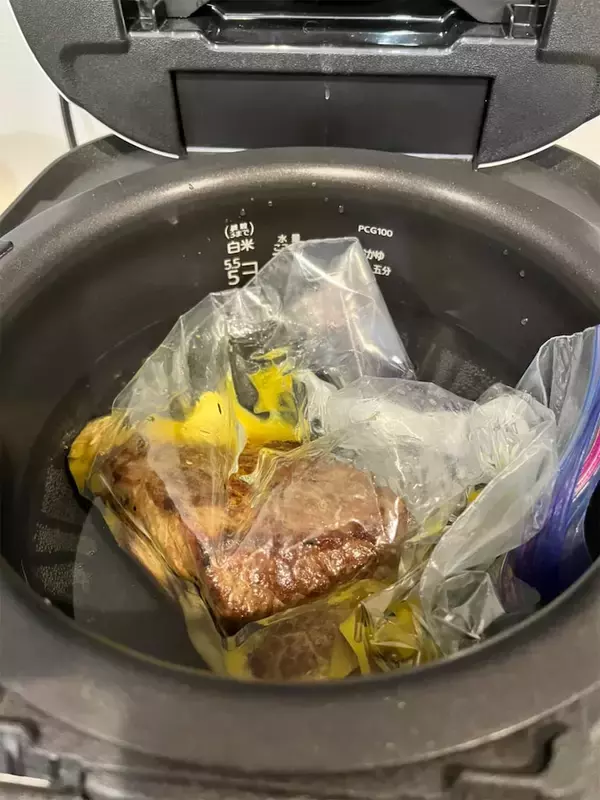 「【調理の裏ワザ】3.2万いいね！の「ローストビーフ」作ってみた！炊飯器ならしっとり柔らか～く仕上がります」の画像