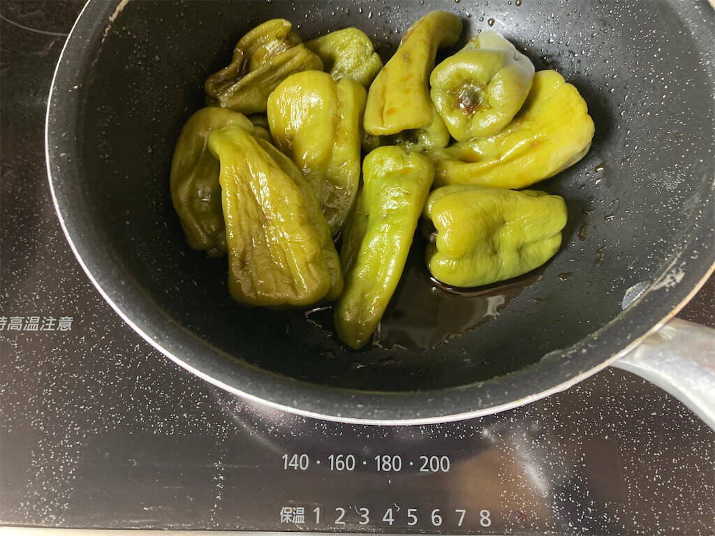 【ピーマン大量消費】口の中でトロンと消える♡「丸ごと煮びたし」作ろう！種やワタ、ヘタまで旨っ【包丁いらず】