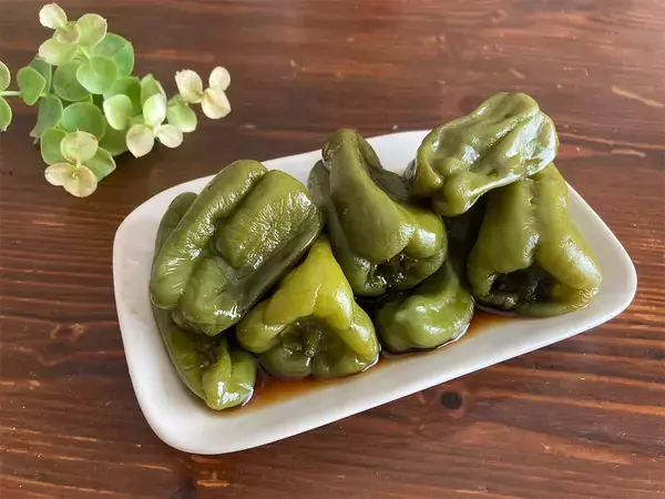 「【ピーマン大量消費】口の中でトロンと消える♡「丸ごと煮びたし」作ろう！種やワタ、ヘタまで旨っ【包丁いらず】」の画像