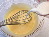 「【材料4つ】炊飯器にお任せ♪小麦粉も生クリも不使用なのに…なめらか～な「濃厚チーズケーキ」に挑戦！」の画像6