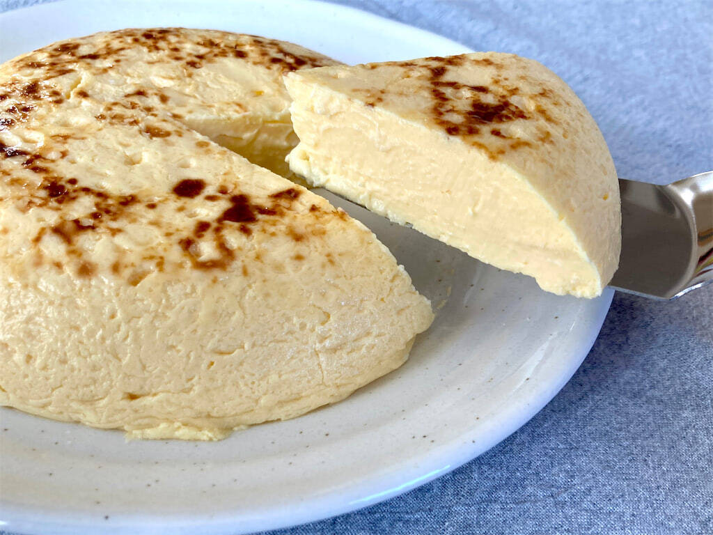 【材料4つ】炊飯器にお任せ♪小麦粉も生クリも不使用なのに…なめらか～な「濃厚チーズケーキ」に挑戦！