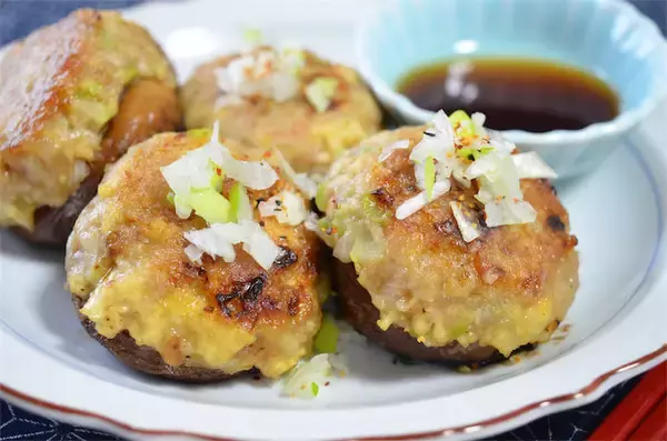 【秋はしいたけでしょ！】肉汁と旨味のハーモニー♡「農家直伝しいたけの肉詰め」は豆腐でジューシーレベルMAX