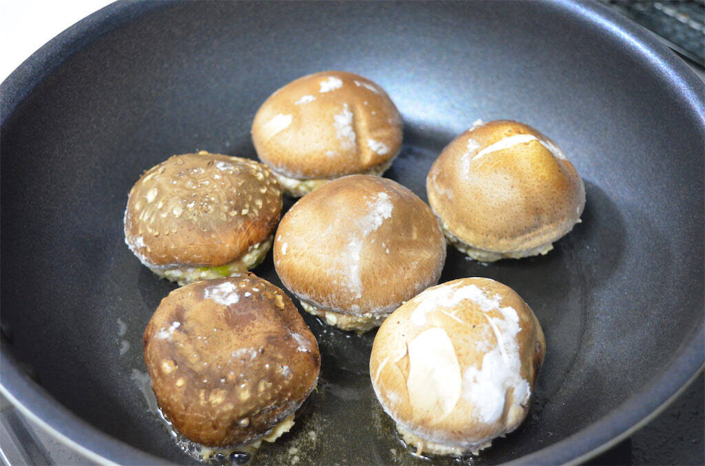 【秋はしいたけでしょ！】肉汁と旨味のハーモニー♡「農家直伝しいたけの肉詰め」は豆腐でジューシーレベルMAX