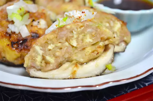 「【秋はしいたけでしょ！】肉汁と旨味のハーモニー♡「農家直伝しいたけの肉詰め」は豆腐でジューシーレベルMAX」の画像