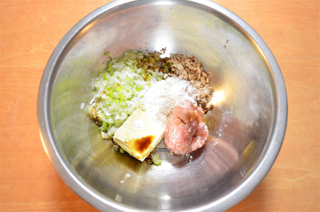 【秋はしいたけでしょ！】肉汁と旨味のハーモニー♡「農家直伝しいたけの肉詰め」は豆腐でジューシーレベルMAX