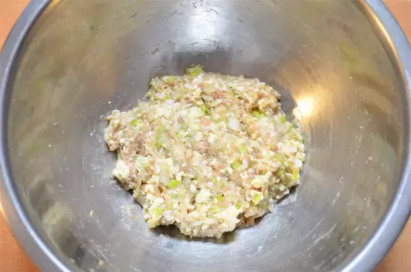 「【秋はしいたけでしょ！】肉汁と旨味のハーモニー♡「農家直伝しいたけの肉詰め」は豆腐でジューシーレベルMAX」の画像