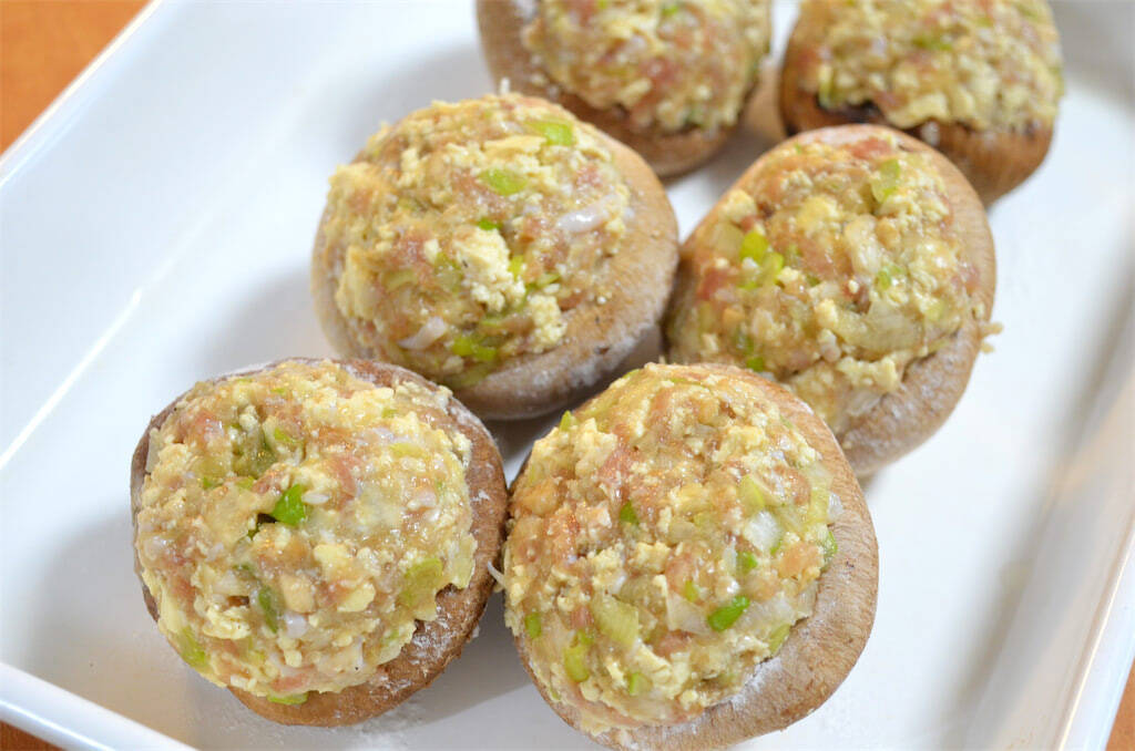 【秋はしいたけでしょ！】肉汁と旨味のハーモニー♡「農家直伝しいたけの肉詰め」は豆腐でジューシーレベルMAX