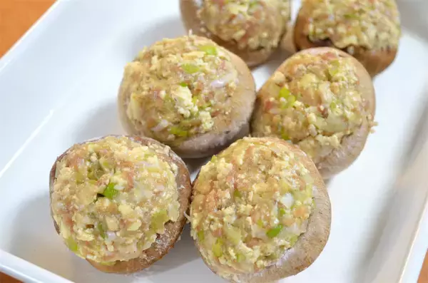 「【秋はしいたけでしょ！】肉汁と旨味のハーモニー♡「農家直伝しいたけの肉詰め」は豆腐でジューシーレベルMAX」の画像