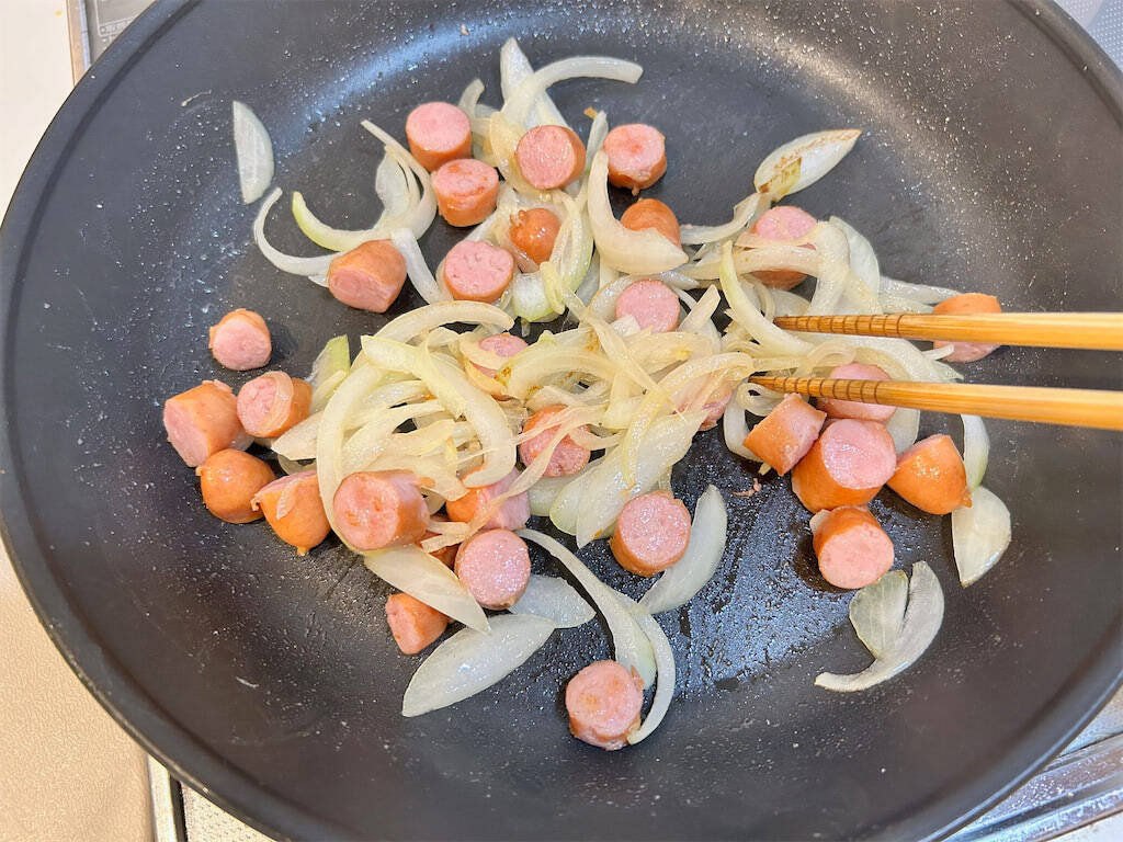 【ポテサラにあの液体加えると…？】しっとりトロトロ♡になるんだって！具を炒めるからコクもある～♪