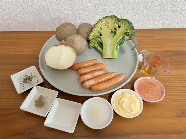 「【ポテサラにあの液体加えると…？】しっとりトロトロ♡になるんだって！具を炒めるからコクもある～♪」の画像