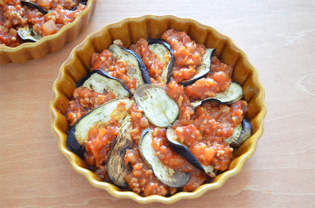 【なすは「油ナシ」で焼くべし】そのままミートグラタンにのせたら大正解♡軽い食べ心地なのに濃厚な食べ応え♪
