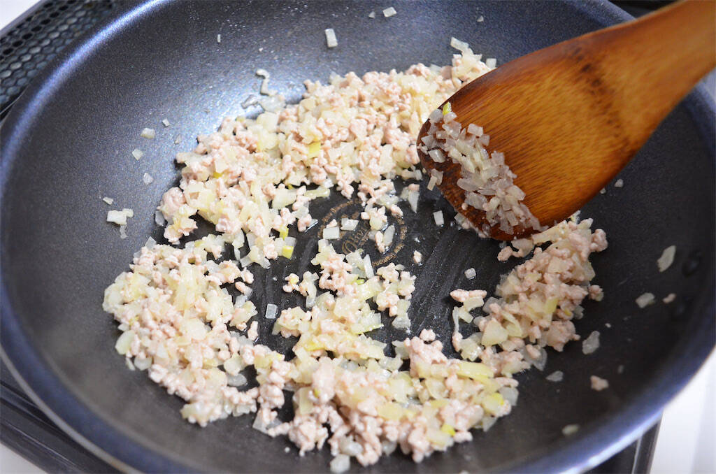【なすは「油ナシ」で焼くべし】そのままミートグラタンにのせたら大正解♡軽い食べ心地なのに濃厚な食べ応え♪