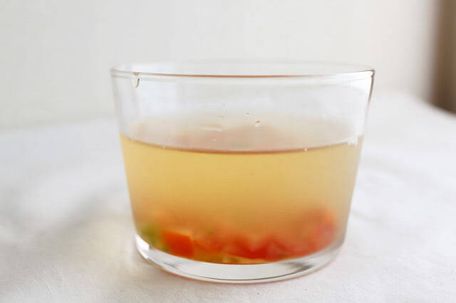 【調理の裏ワザ】黄金色にうっとり♡いろいろ使える「万能トマトだし」作ってみた！冷製スープや酢の物が絶品～♪