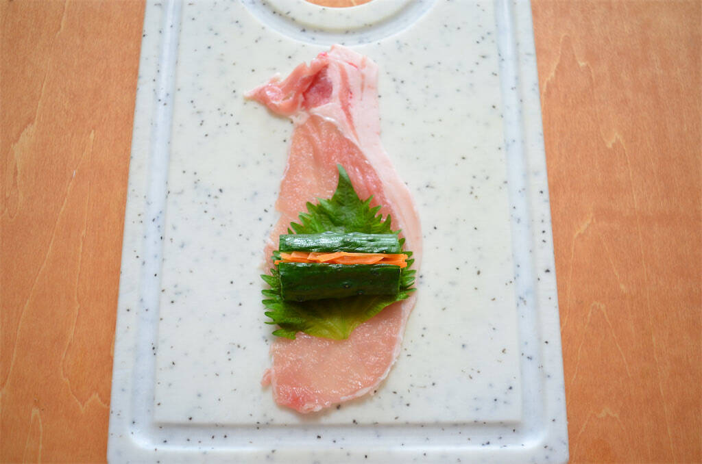 【ポリポリ食感がお肉にマッチ】なんときゅうりを巻く「肉巻き」作ってみた！オイキムチっぽいけど和風♪