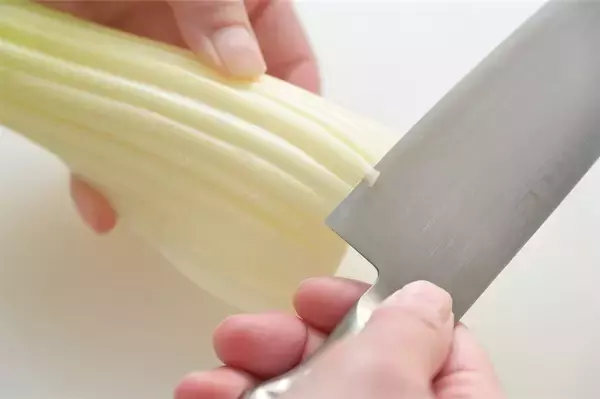 「【野菜クイズ】筋っぽいセロリは「重い」or「軽い」？セロリのプロが教える絶品セロリの見分け方【農家直伝】」の画像