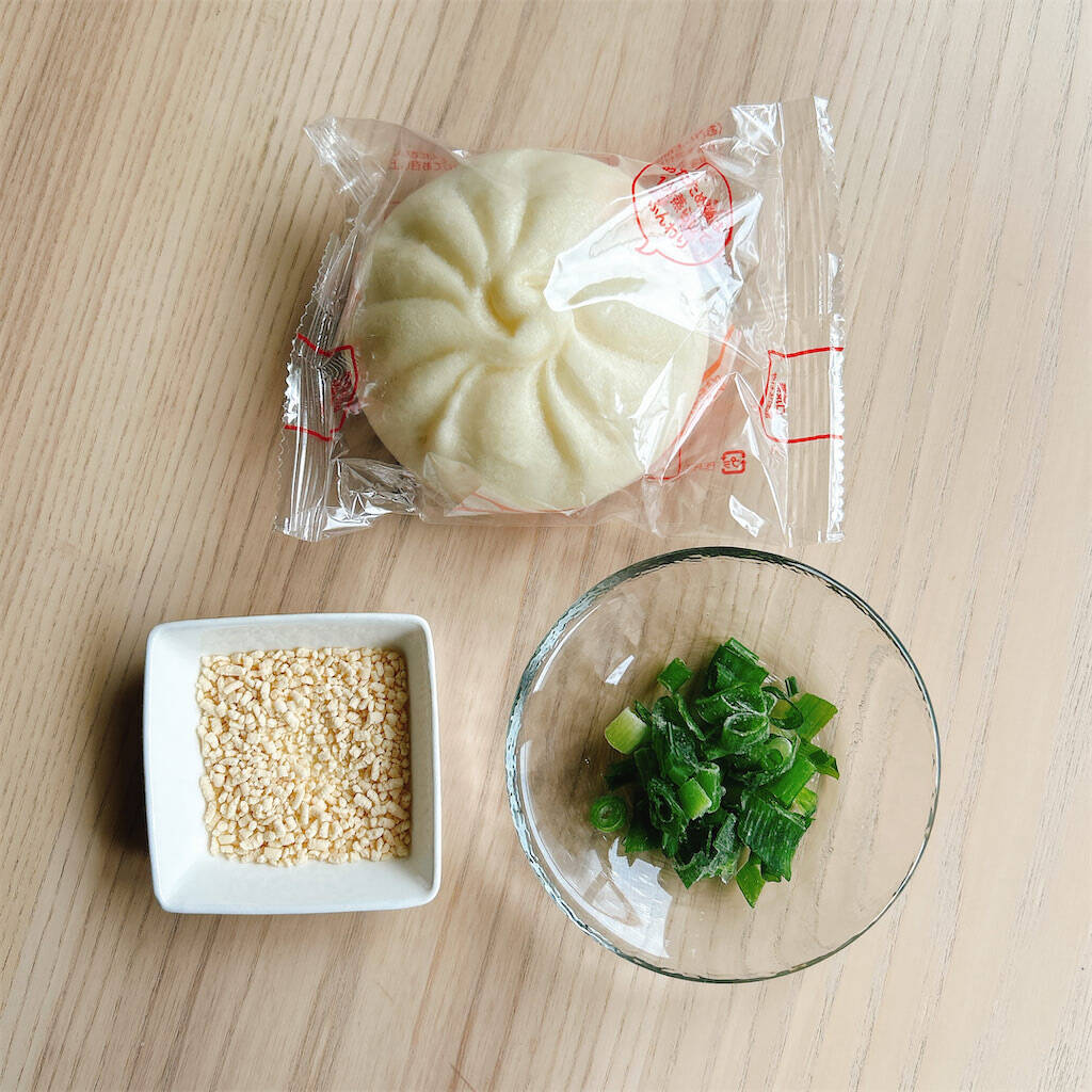 【飲む肉まん!?】新宿中村屋の中華まんを焼いてスープにドボン！「小籠包風スープ」が寒い夜に沁みる♡