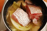 「【魚でポトフ】鯛の切り身をコンソメで煮込んでみた♪出汁が野菜に染みて…驚きのコク！【お肉より旨い!?】」の画像4