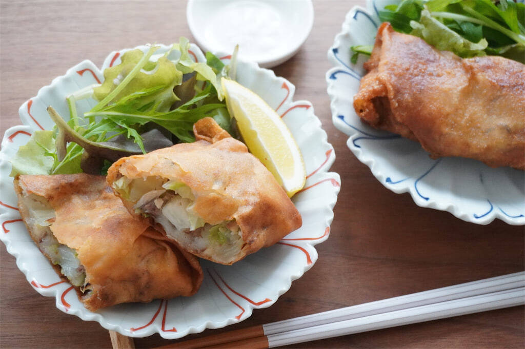 【余った餅×サバ缶で】これはハマる…！春巻きの名店直伝「新感覚春巻き」作ってみた！白菜超ジューシー♪