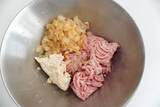 「【春限定の肉汁爆弾】甘～いエキスたっぷり「新玉ねぎのひき肉詰め」作ってみた！バターでコク増し♡」の画像8