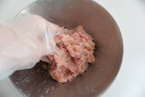 「【春限定の肉汁爆弾】甘～いエキスたっぷり「新玉ねぎのひき肉詰め」作ってみた！バターでコク増し♡」の画像9
