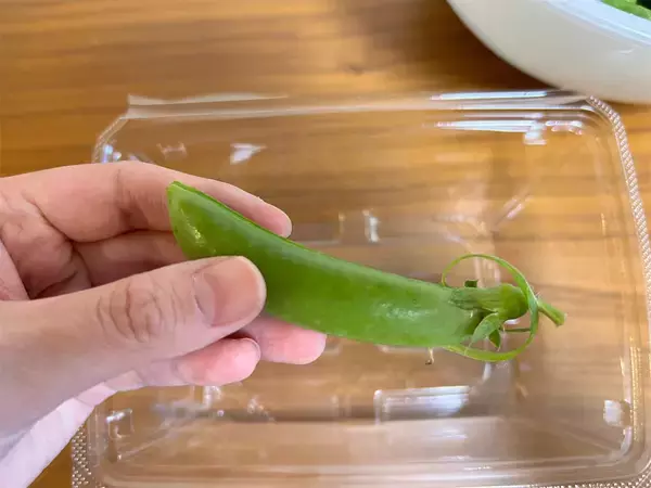 「【スナップエンドウの新常識】茹でずに焼くが正解!?「塩ガーリック」で味付けしてみたら…無限おかず爆誕!!」の画像