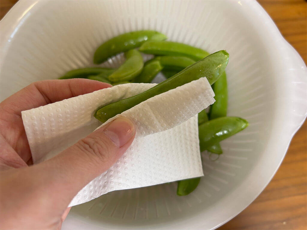 【スナップエンドウの新常識】茹でずに焼くが正解!?「塩ガーリック」で味付けしてみたら…無限おかず爆誕!!