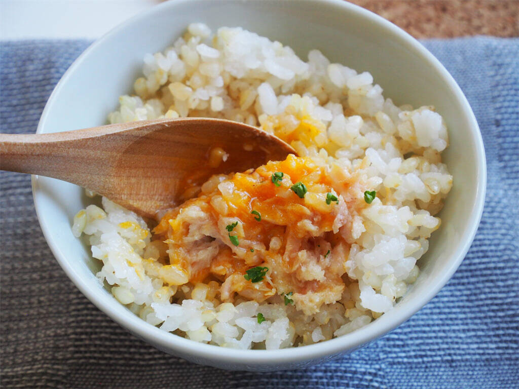 【反則級ズボラ飯】ツナ缶をそのまま器に!?火も包丁も不要「ツナボナーラ」作ってみた！濃厚コクうま♡