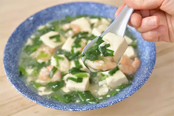 「【ニラ農家直伝レシピ】豆腐にニラあんが絡む～「豆腐のニラあんスープ」あっさり味で暑い日にも◎」の画像