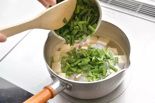 「【ニラ農家直伝レシピ】豆腐にニラあんが絡む～「豆腐のニラあんスープ」あっさり味で暑い日にも◎」の画像