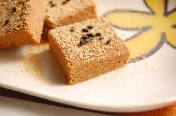 「【爆速スイーツ】混ぜて整えるだけって簡単すぎやしない？生チョコならぬ「生きな粉」に挑戦♪」の画像