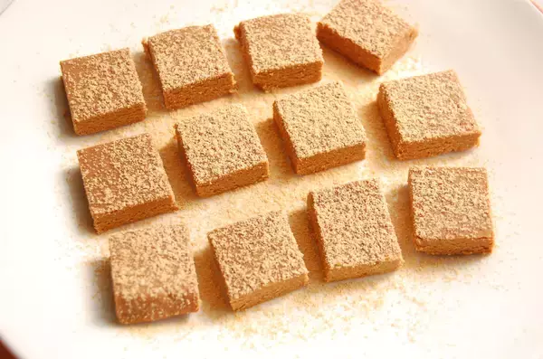 「【爆速スイーツ】混ぜて整えるだけって簡単すぎやしない？生チョコならぬ「生きな粉」に挑戦♪」の画像