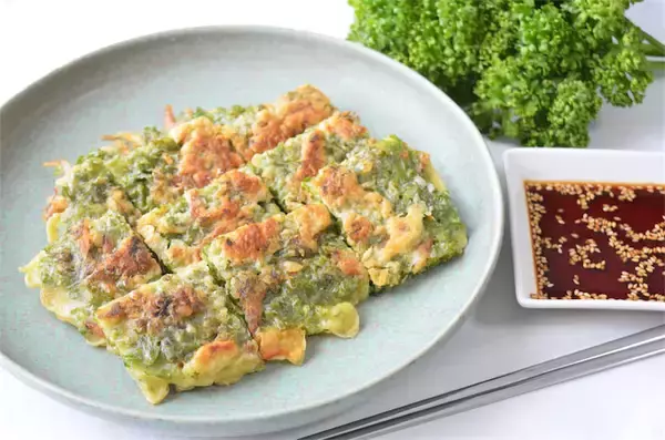 【パセリ大量消費】ただの飾りはもったいない！「パセリのチヂミ」に挑戦!!干しエビの旨味に爽やか風味が絡む～