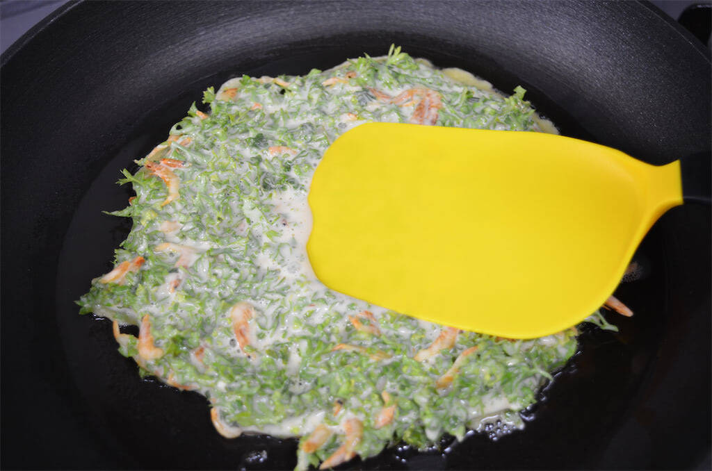【パセリ大量消費】ただの飾りはもったいない！「パセリのチヂミ」に挑戦!!干しエビの旨味に爽やか風味が絡む～