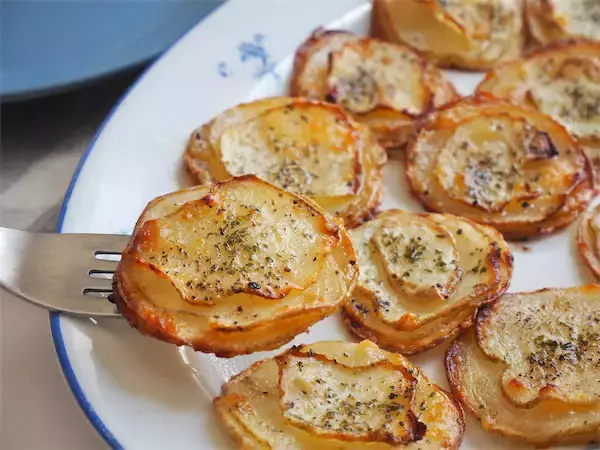 【ポテチ級のカリカリ食感】中はホクホク♡極薄じゃがいもで「ミルフィーユポテト」作ってみた！秘密は重ね方に