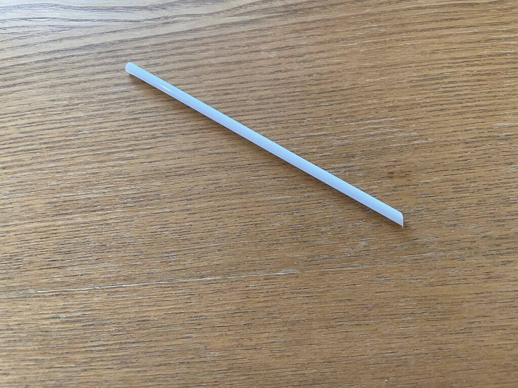 パンパンな浮き輪の「空気抜き」が超絶簡単になる裏ワザ！え、ストロー1本で⁉試してみた！