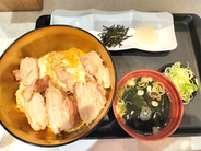 【富士そばのインバウン丼】って何だぁ!?秋葉原電気街店限定の「DX丼」食べてきた！何と2300円也