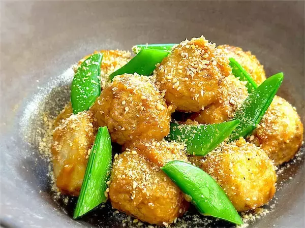 【もう煮崩れない】里芋の煮っころがし作ろう！え、まず素揚げにする!?濃厚味噌ニンニク風味で白メシ消滅♡