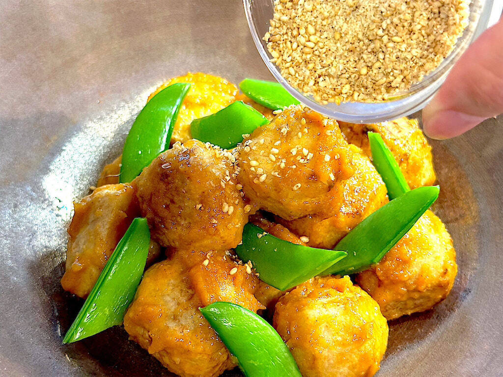 【もう煮崩れない】里芋の煮っころがし作ろう！え、まず素揚げにする!?濃厚味噌ニンニク風味で白メシ消滅♡