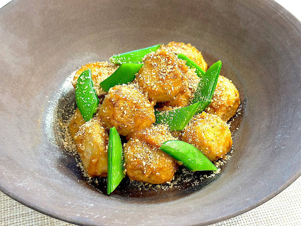 【もう煮崩れない】里芋の煮っころがし作ろう！え、まず素揚げにする!?濃厚味噌ニンニク風味で白メシ消滅♡