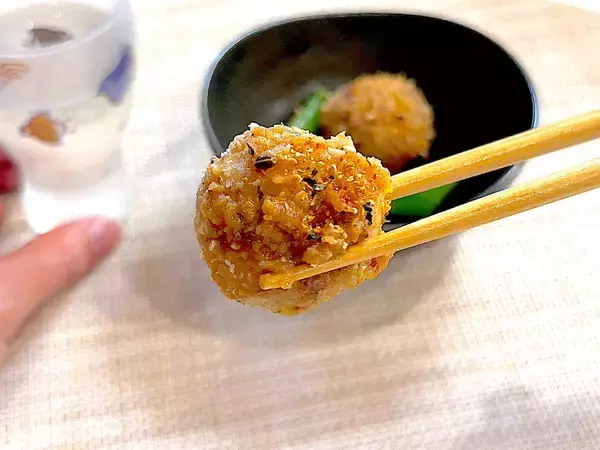 「【もう煮崩れない】里芋の煮っころがし作ろう！え、まず素揚げにする!?濃厚味噌ニンニク風味で白メシ消滅♡」の画像