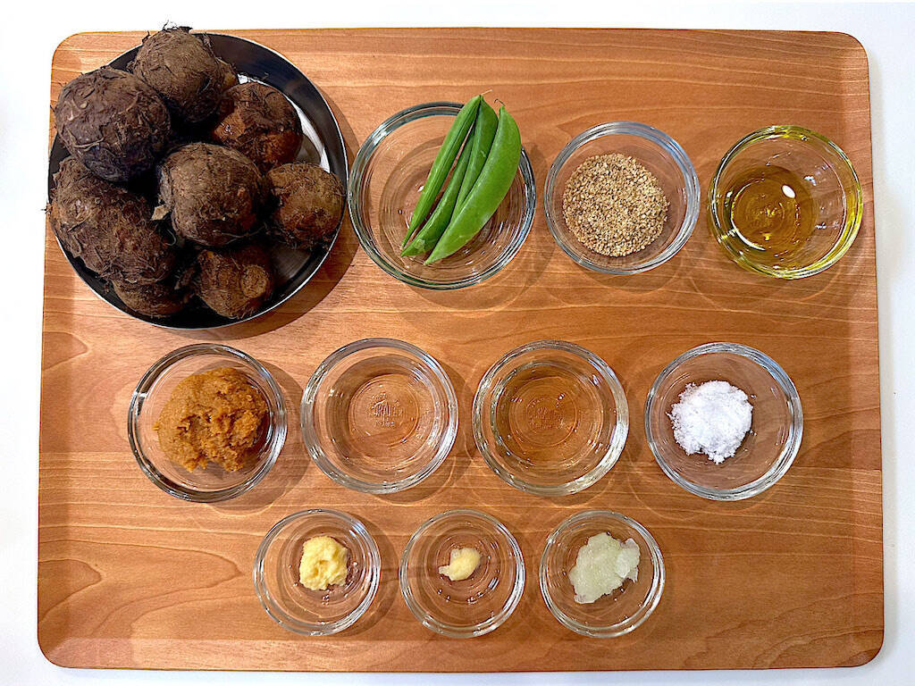 【もう煮崩れない】里芋の煮っころがし作ろう！え、まず素揚げにする!?濃厚味噌ニンニク風味で白メシ消滅♡