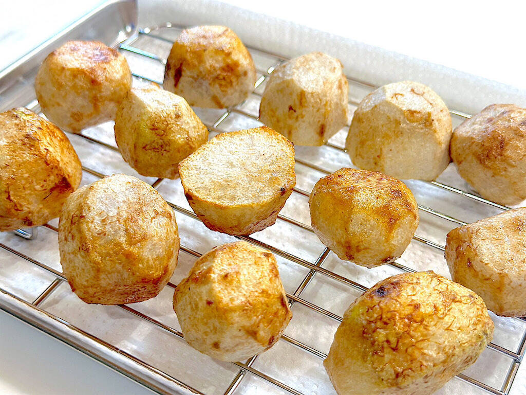 【もう煮崩れない】里芋の煮っころがし作ろう！え、まず素揚げにする!?濃厚味噌ニンニク風味で白メシ消滅♡