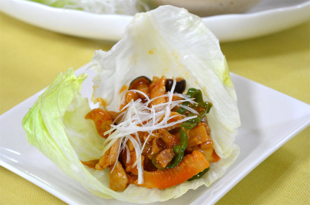 【レタスで包むだけで本格中華に！】豚肉炒めを「レタス」にイン！した結果…シンプルに手が止まらない件