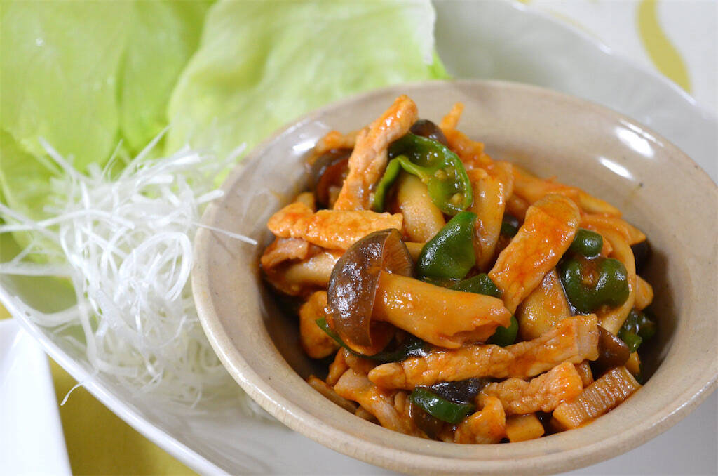 【レタスで包むだけで本格中華に！】豚肉炒めを「レタス」にイン！した結果…シンプルに手が止まらない件