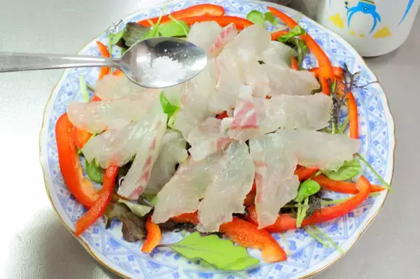 「【カルパッチョ刺身の切り方】鯛は「そぎ造り」で見た目プロ級に♪初心者でもカンタンに切れた～！」の画像