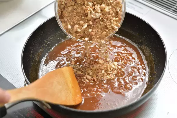 「【ニラ農家直伝！ご飯のお供】まんま家系味噌とんこつラーメン風⁉「万能ニラ味噌」感動レシピ初公開！」の画像