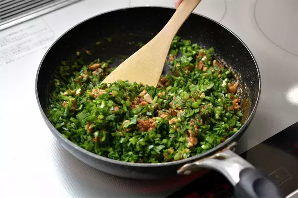 「【ニラ農家直伝！ご飯のお供】まんま家系味噌とんこつラーメン風⁉「万能ニラ味噌」感動レシピ初公開！」の画像