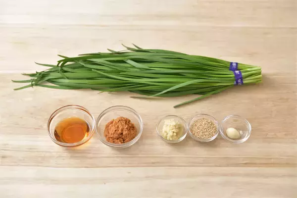 「【ニラ農家直伝！ご飯のお供】まんま家系味噌とんこつラーメン風⁉「万能ニラ味噌」感動レシピ初公開！」の画像