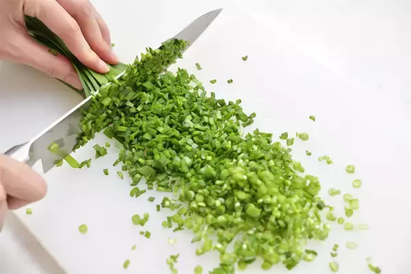 「【ニラ農家直伝！ご飯のお供】まんま家系味噌とんこつラーメン風⁉「万能ニラ味噌」感動レシピ初公開！」の画像