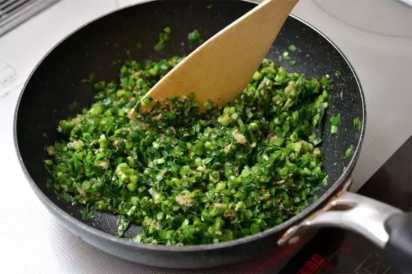 「【ニラ農家直伝！ご飯のお供】まんま家系味噌とんこつラーメン風⁉「万能ニラ味噌」感動レシピ初公開！」の画像